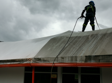 Servicio de lavado de fachadas en alturas, en Bogotá